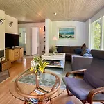 Cozy And Updated House On Large Private Lot Højby