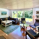 Cozy And Updated House On Large Private Lot *
