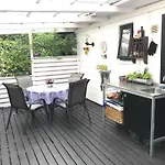 Cozy And Updated House On Large Private Lot Casa vacanze Højby