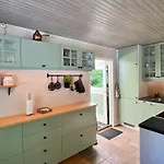 Cozy And Updated House On Large Private Lot * Højby