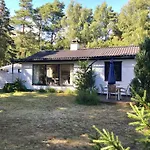 Cozy And Updated House On Large Private Lot Casa vacanze Højby