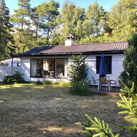 Cozy And Updated House On Large Private Lot *