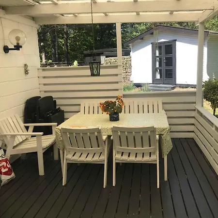 Cozy And Updated House On Large Private Lot Holiday home