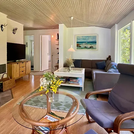 Cozy And Updated House On Large Private Lot Højby