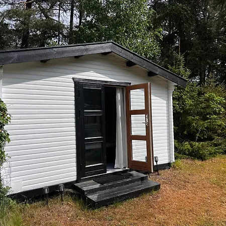 Cozy And Updated House On Large Private Lot Holiday home *