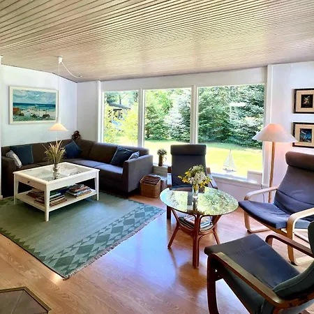 Cozy And Updated House On Large Private Lot *
