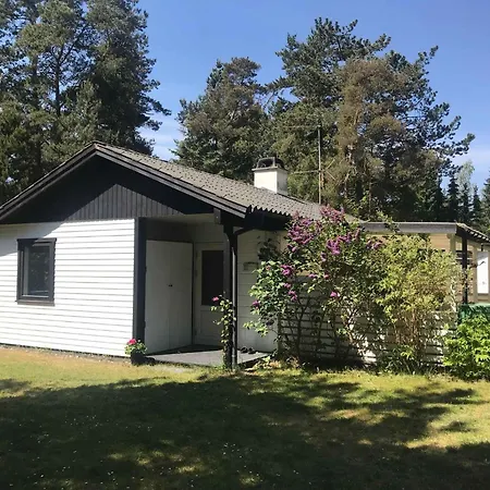 Σπίτι διακοπών Cozy And Updated House On Large Private Lot *
