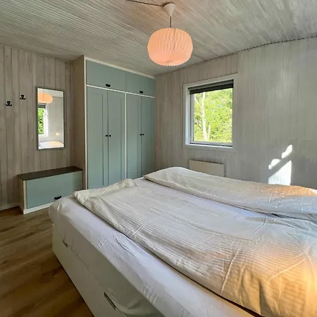 Cozy And Updated House On Large Private Lot * Højby