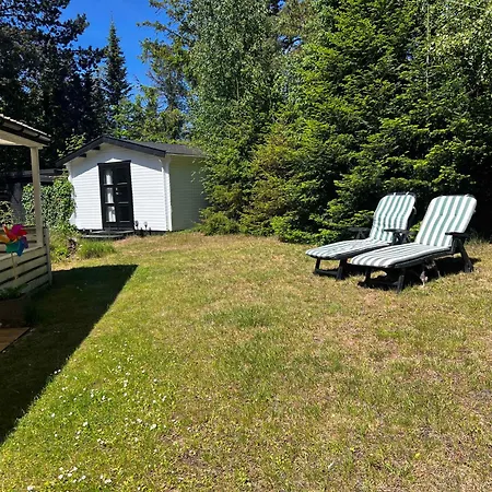 Σπίτι διακοπών Cozy And Updated House On Large Private Lot *