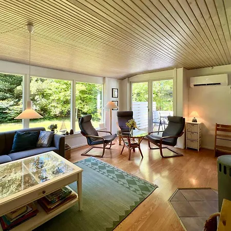 Cozy And Updated House On Large Private Lot