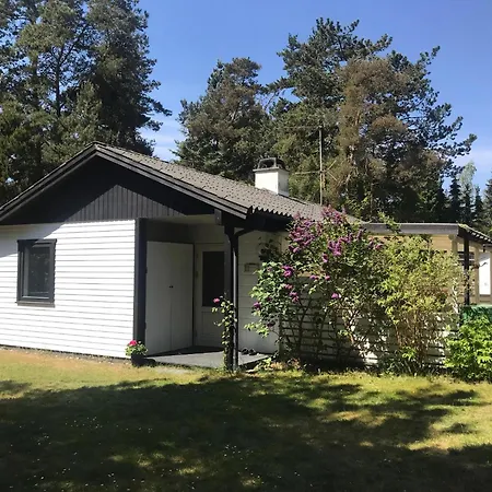 Cozy And Updated House On Large Private Lot Højby