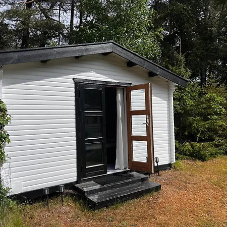 بيت للعطل Cozy And Updated House On Large Private Lot Højby
