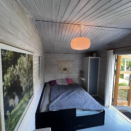 Cozy And Updated House On Large Private Lot *