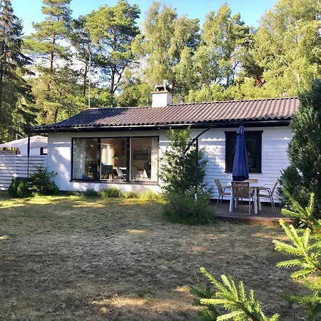 Cozy And Updated House On Large Private Lot Højby