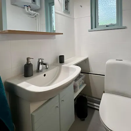 Cozy And Updated House On Large Private Lot بيت للعطل Højby