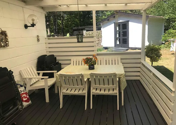 Cozy And Updated House On Large Private Lot Holiday home