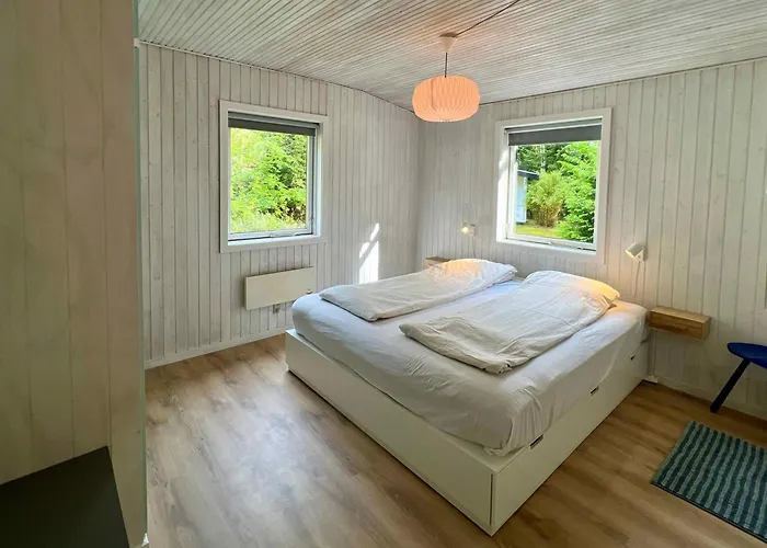 Cozy And Updated House On Large Private Lot Holiday home Hojby