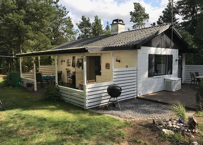 Cozy And Updated House On Large Private Lot Holiday home Hojby