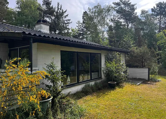 Cozy And Updated House On Large Private Lot Holiday home Hojby