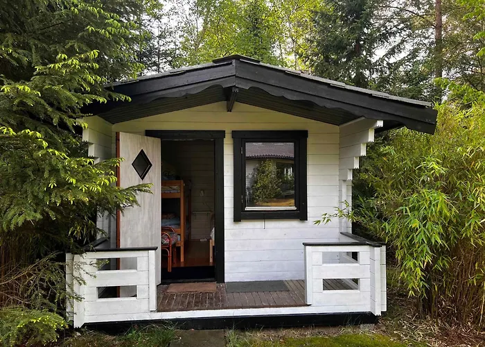 Cozy And Updated House On Large Private Lot *