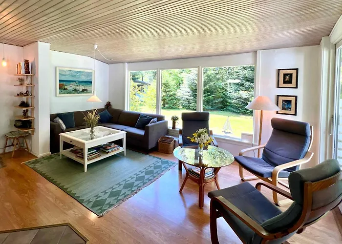 Cozy And Updated House On Large Private Lot 別荘 *