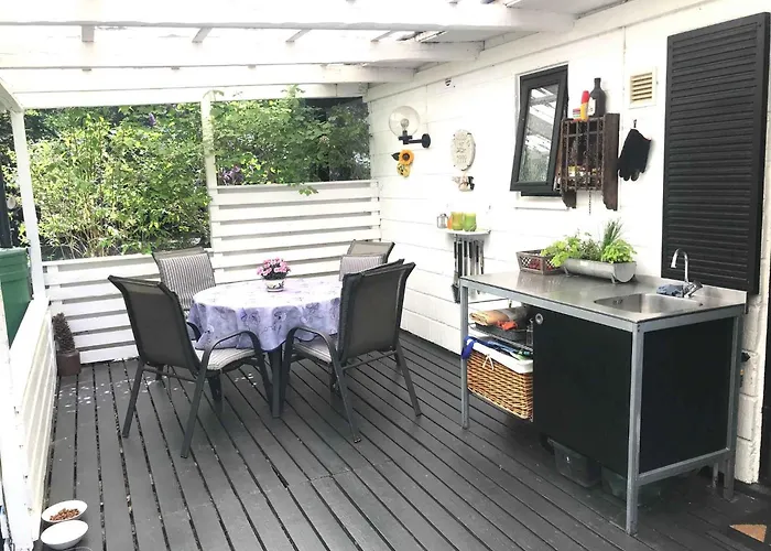 Cozy And Updated House On Large Private Lot Holiday home Hojby
