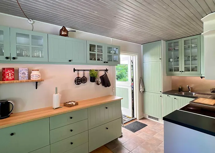 Cozy And Updated House On Large Private Lot * Hojby