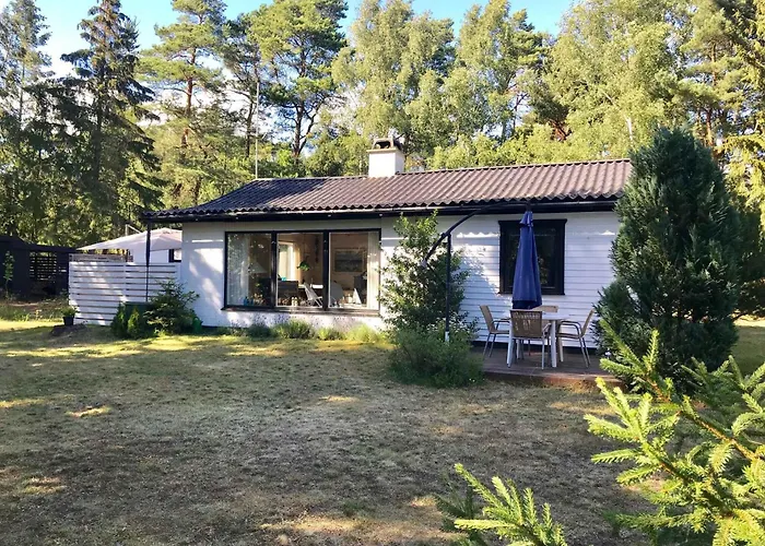 Cozy And Updated House On Large Private Lot Holiday home Hojby