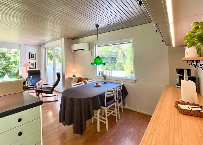Cozy And Updated House On Large Private Lot * Hojby