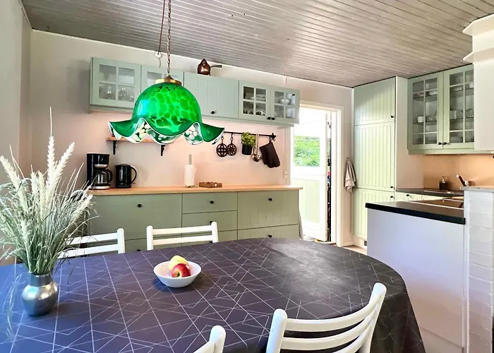 Cozy And Updated House On Large Private Lot