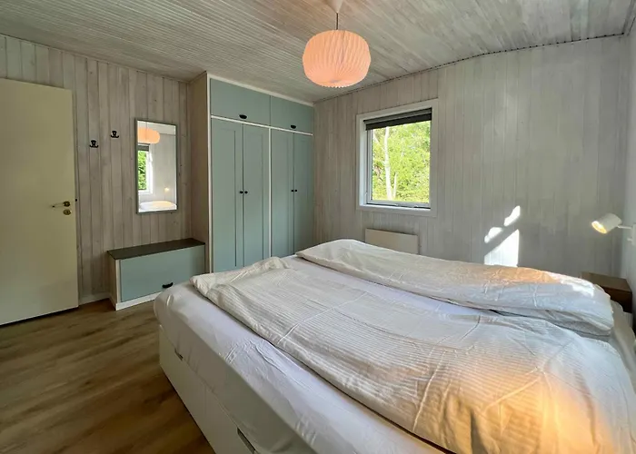 Cozy And Updated House On Large Private Lot * Hojby
