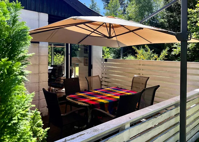 Cozy And Updated House On Large Private Lot Højby