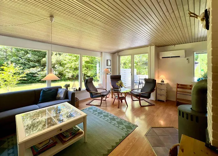Cozy And Updated House On Large Private Lot